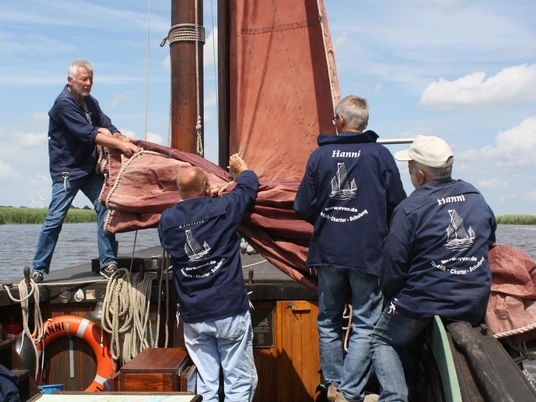 Dielenschiff Hanni Crew