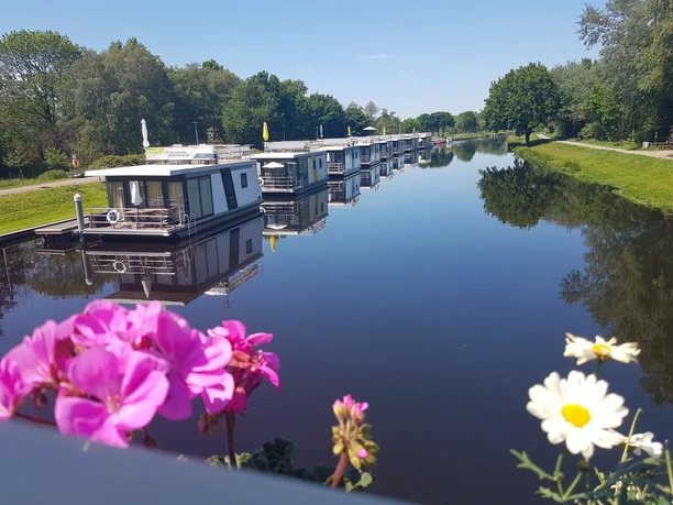Hausboote Sommer.jpg