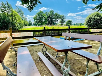 Biergarten am Bootsverleih Ise-Tour