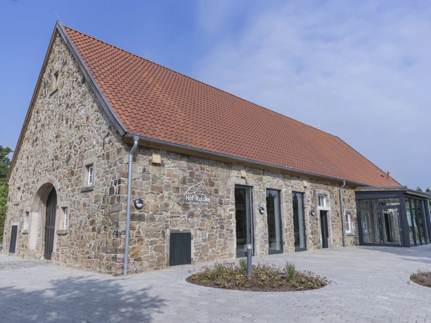 DEULA Außenansicht Auffahrt.jpg