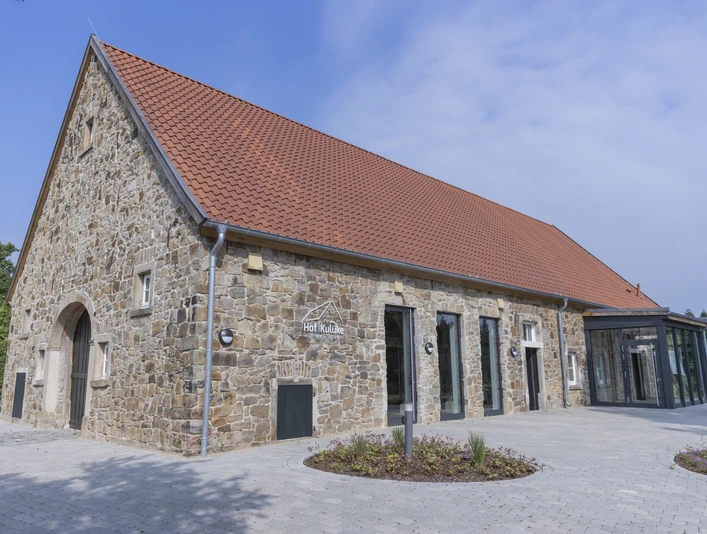 DEULA Außenansicht Auffahrt.jpg