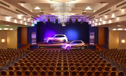 HKK Hotel Wernigerode - Saal mit Autos HKK Hotel Wernigerode - Saal mit Autos