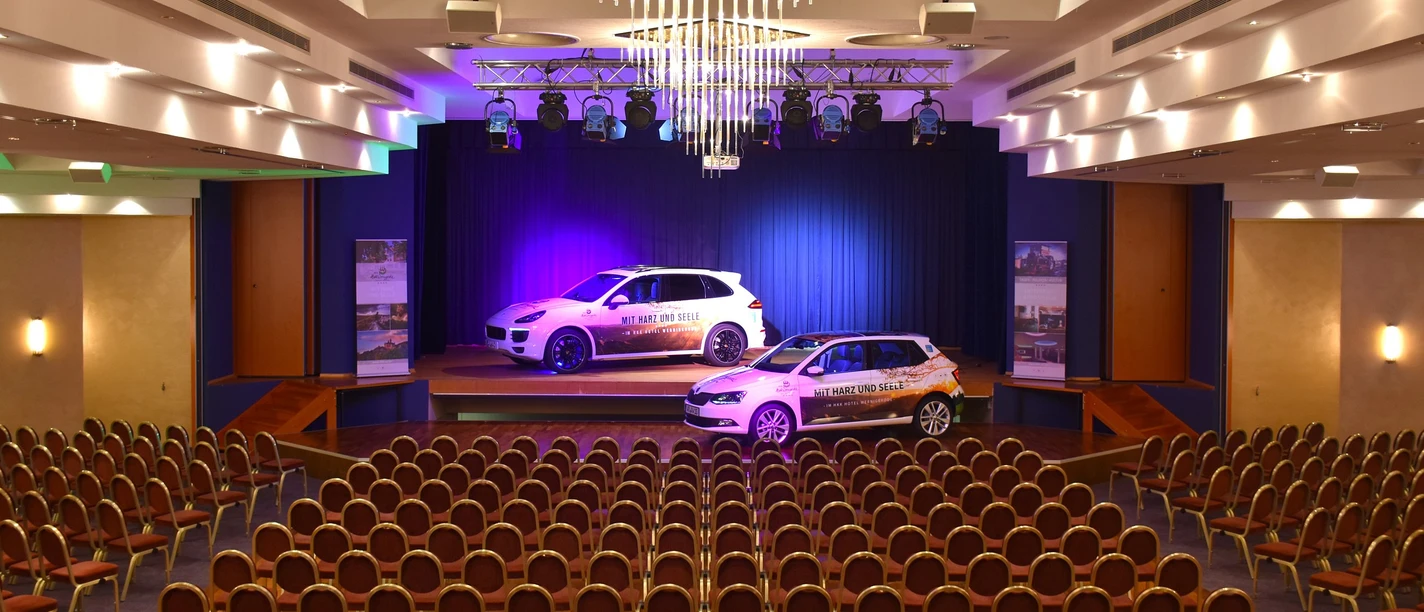 HKK Hotel Wernigerode - Saal mit Autos HKK Hotel Wernigerode - Saal mit Autos