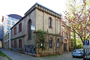 Eingang zum Schille Theaterhaus auf dessen Bühne einige Veranstaltungen und Stücke der angrenzenden Schule stattfinden, Kultureinrichtungen in Leipzig, Schauspiel