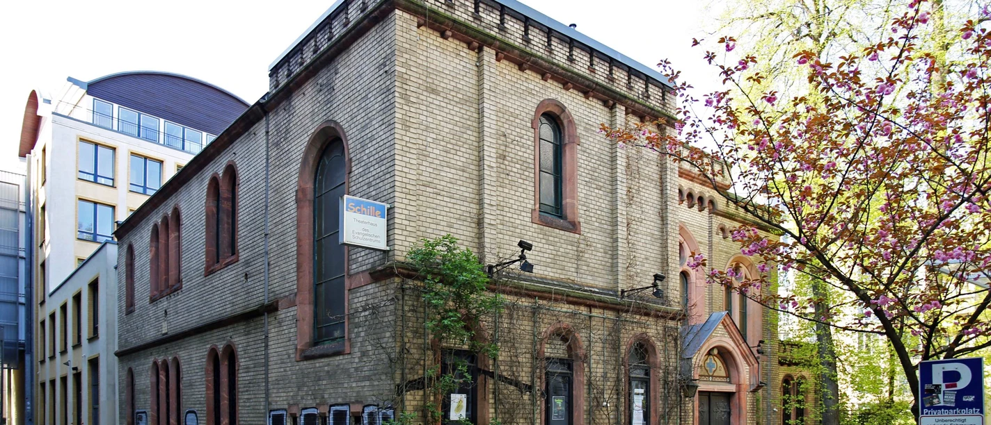 Eingang zum Schille Theaterhaus auf dessen Bühne einige Veranstaltungen und Stücke der angrenzenden Schule stattfinden, Kultureinrichtungen in Leipzig, Schauspiel