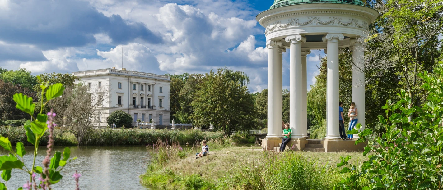 Agra-Park in Markkleeberg it Musentempel und Weißem Haus agra-Park in Markkleeberg mit Pavillon und Weißem Haus