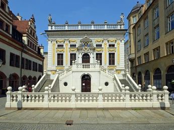 Alte Börse am Naschmarkt - Sehenswürdigkeiten in Leipzig Blick auf das imposante barocke Bauwerk alte Börse, in dem heute auch geheiratet werden kann, Geschichte, Kultur, Sehenswürdigkeiten, Veranstaltungen