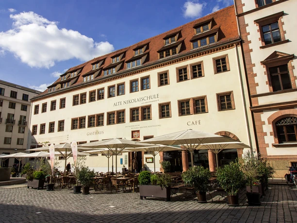 Alte Nikolaischule - Gastronomy in Leipzig View of the facade of the Alte Niklaischule at the Nikolaikirche, which houses both a restaurant and a museum about Richard Wagner, gastronomy in Leipzig, cultural institution, city of music