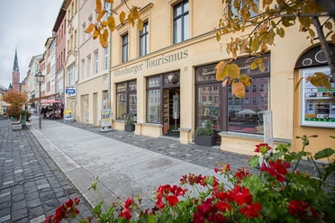 Altenburger Tourismus GmbH Blick auf die Tourist-Info in der Altenburger Innenstadt, Region, Sehenswürdigkeiten, Altstadt