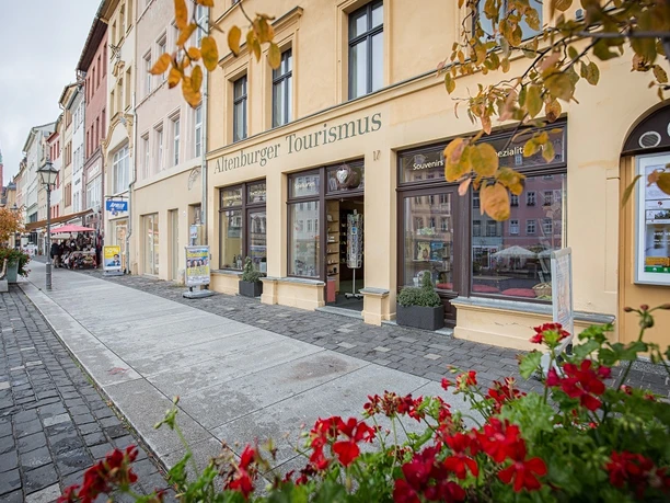 Altenburger Tourismus GmbH Blick auf die Tourist-Info in der Altenburger Innenstadt, Region, Sehenswürdigkeiten, Altstadt