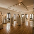 Antikenmuseum der Universität Leipzig - Museen in Leipzig Blick in einen Ausstellungsraum im Antikenmuseum der Universität Leipzig mit Exponaten und Büsten, Kultureinrichtungen, Geschichte, Museen in Leipzig