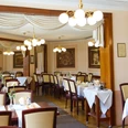 Apels Garten - Restaurants in Leipzig Blick in den Restaurantbereich des Apels Garten mit vielen Sitzmöglichkeiten zum Essen, Kulinarik, Gastronomie, Freizeit