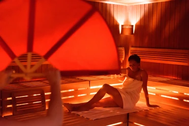 Sauna Aquavita Torgau - Wellness in der Leipzig Region Zu sehen ist eine junge Frau in der Aquavita Sauna, Freizeit, Wellness