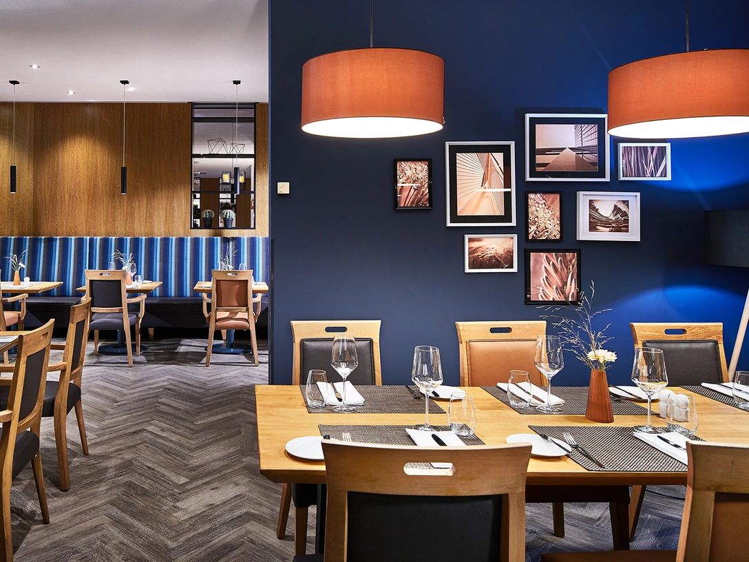 Atlanta Hotel International - Das Restaurant 21 Blick in den modernen Speisesaal des Restaurants 21 im Atlanta Hotel International, Kulinarik, Genuss, Restaurant