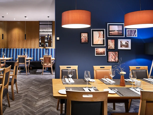 Atlanta Hotel International - Das Restaurant 21 Blick in den modernen Speisesaal des Restaurants 21 im Atlanta Hotel International, Kulinarik, Genuss, Restaurant