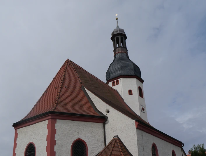 Auenkirche in Markkleeberg - Kirchen in der Leipzig Region Auenkirche in Markkleeberg, ältestes Gebäude des Ortes aus dem 12. Jahrhundert, Architektur, Religion, Leipziger Neuseenland