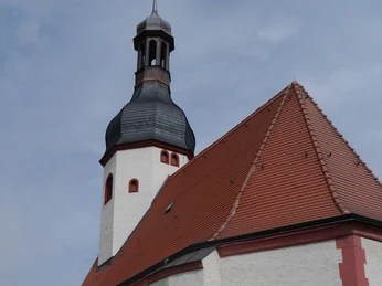 Auenkirche Markkleeberg Auenkirche in Markkleeberg, Ansicht von hinten, ältestes Gebäude des Ortes aus dem 12. Jahrhundert, Geschichte, Architektur, Sehenswürdigkeiten