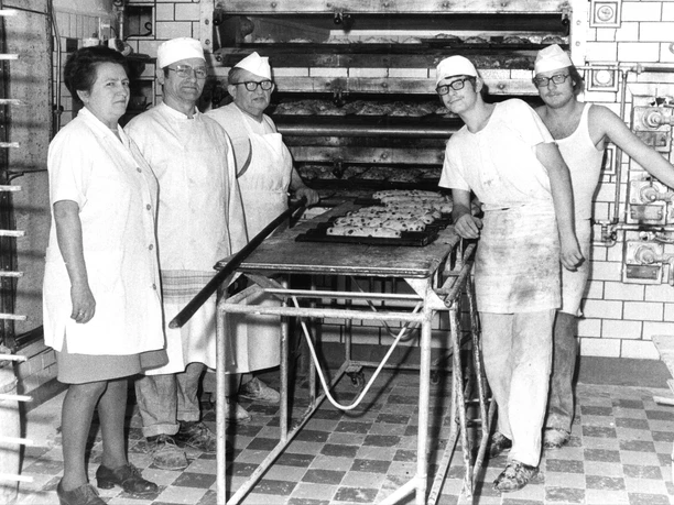 Historyczne zdjęcie piekarni Kleinert - Produkty regionalne z Lipska Historyczne czarno-białe zdjęcie z piekarni Kleinert, Produkty regionalne z Lipska, Gastronomia