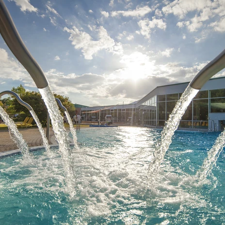 Dans l'espace bain et sauna du Heide Spa Bad Dübens, vous pouvez vous faire plaisir, bien-être, actif, loisirs