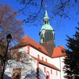 St. Kilian Kirche in Bad Lausick - Sehenswürdigkeiten in der Leipzig Region Blick auf die imposante St. Kilian Kirche in Bad Lausick vor blauem Himmel, Sehenswürdigkeiten, Kultur, Religion