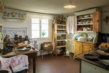 Bauernmuseum Schmannewitz - Sehenswürdigkeiten in der Leipzig Region Blick in den Arbeits- und Wohnraum eines Bauernhauses mit allerlei Alltagsgegenständen, Kultur, Geschichte, Sehenswürdigkeiten