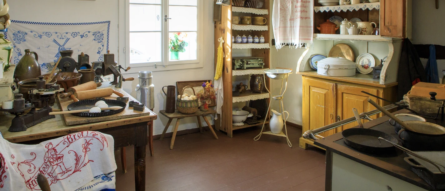 Bauernmuseum Schmannewitz - Sehenswürdigkeiten in der Leipzig Region Blick in den Arbeits- und Wohnraum eines Bauernhauses mit allerlei Alltagsgegenständen, Kultur, Geschichte, Sehenswürdigkeiten