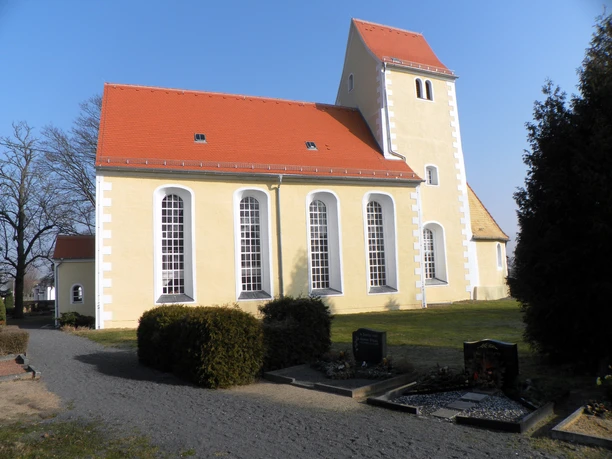 Kirche Deuben - Sehenswürdigkeiten in der Leipzig Region Gesamtansicht der Kirche in Deuben, Kultur