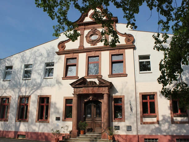 Herrenhaus Schmölen - Places of interest in the Leipzig region Front view of the Schmölen manor house, culture, architecture