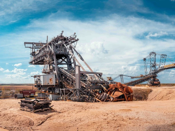 Vue d'un grand engin d'extraction au parc technique minier, culture industrielle, culture
