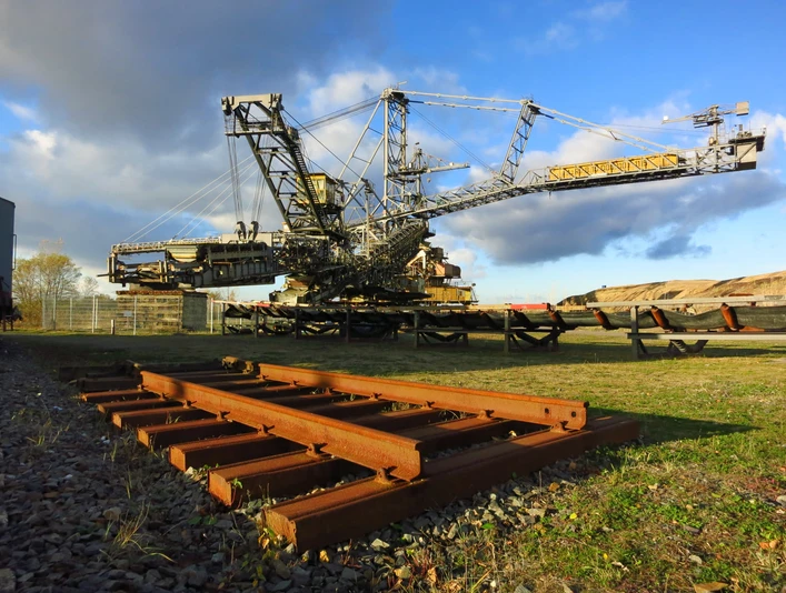Absetzer im Bergbau-Technik-Park - Industriekultur in der Leipzig Region Blick auf einen großen Absetzer im Bergbau-Technik-Park
