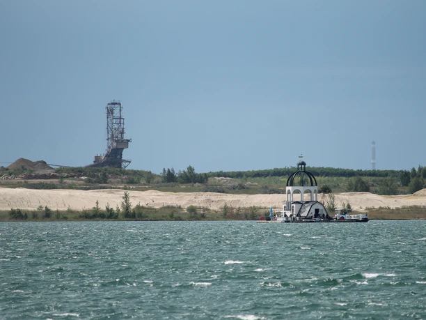 Bergbau-Technik-Park - Industriekultur in der Leipzig Region Aussicht auf den Bergbau Technik Park im Leipziger Neuseenland mit Störmthaler See und VINETA im Vordergrund