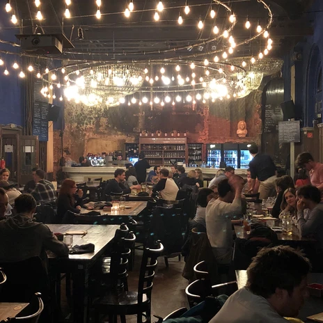 Saal des Beyerhauses - Gastronomie in Leipzig