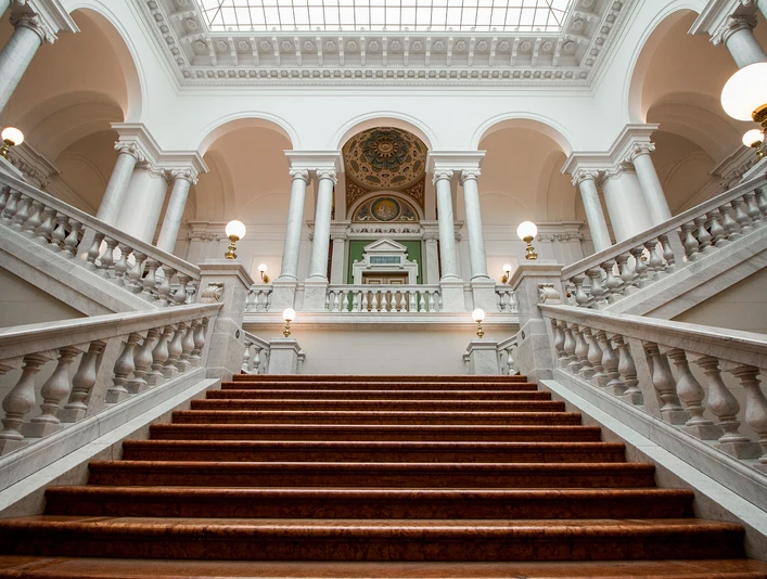 Treppenaufgang in der Albertina Bibliothek - Universität Leipzig Blick vom Treppenaufgang nach oben in die imposante Bibliothek Albertina, Universität, Architektur