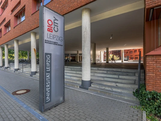 Bio City Leipzig - Wissenschaft in Leipzig Eingang des Bio City Komplexes in Leipzig, Wissenschaft, Wirtschaft, Technologie, Forschung
