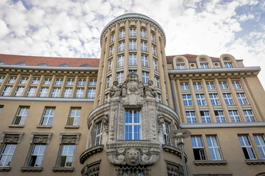 Deutsche Nationalbibliothek - Literatur in Leipzig Blick auf die Fassade der Deutschen Nationalbibliothek in Leipzig zu der auch das Buch- und Schriftmuseum gehört, Sehenswürdigkeiten, Literatur, Kultureinrichtung, Bildung