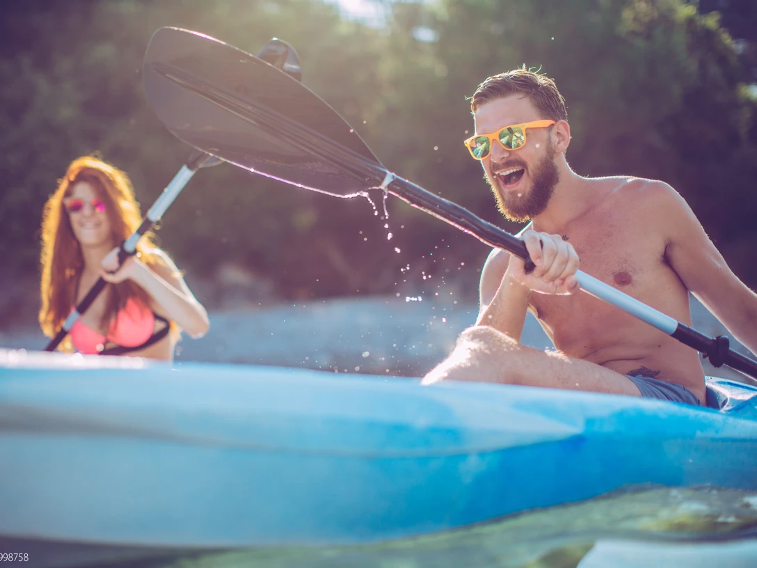 Bootsverleih Leipziger Eck - Wasserwandern in Leipzig Mann und Frau paddeln im Kanu, Wasserwandern, Leipziger Neuseenland