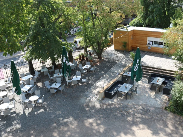 You can see the view of the empty beer garden of the Budde-Haus. There are many different seats and lounge furniture to linger on. Freizeit-Freisitz-Kultur-Gastronomie