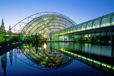 Neues Messegelände Leipzig - Veranstaltungen in Leipzig Blick auf das Congress Center Leipzig auf dem Neuen Messegelände der Leipziger Messe in der Dämmerung, Veranstaltungen, Events, Freizeiteinrichtung