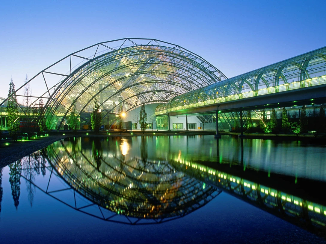 Neues Messegelände Leipzig - Veranstaltungen in Leipzig Blick auf das Congress Center Leipzig auf dem Neuen Messegelände der Leipziger Messe in der Dämmerung, Veranstaltungen, Events, Freizeiteinrichtung