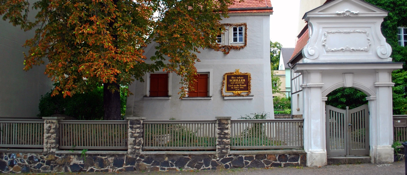 Schillerhaus - Museen in Leipzig Blick auf das Gartentor zum Schillerhaus in dem ein Museum mit einer Ausstellung über Schillers Zeit in Leipzig zu sehen ist, Kultureinrichtung, Museum, Ausstellung