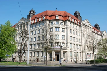 Museum in der Runden Ecke - Museen in Leipzig Blick auf den Eingang vom Museum in der Runden Ecke in der eine Ausstellung über die Zeit der DDR und SED zu sehen ist, Kultureinrichtungen, Geschichte von Leipzig, Friedliche Revolution