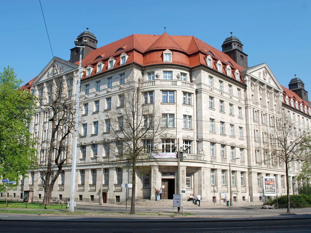 Museum in der Runden Ecke - Museen in Leipzig Blick auf den Eingang vom Museum in der Runden Ecke in der eine Ausstellung über die Zeit der DDR und SED zu sehen ist, Kultureinrichtungen, Geschichte von Leipzig, Friedliche Revolution
