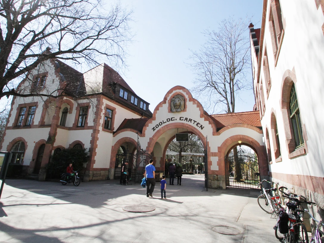 Eingang zum Zoo Leipzig - Parken in der Nähe der Stadtmitte