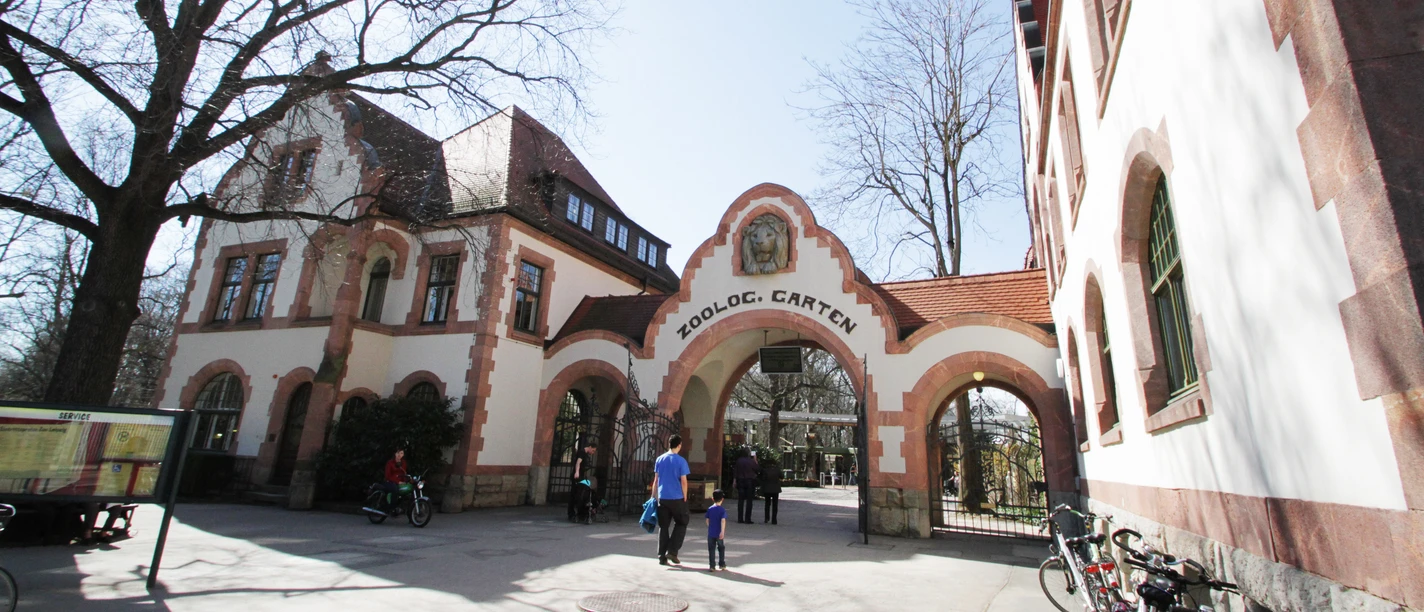 Eingang zum Zoo Leipzig - Parken in der Nähe der Stadtmitte