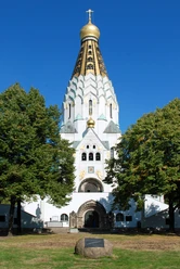Russische Gedächtniskirche St. Alexej - Kultur in Leipzig Blick auf die Russische Gedächtniskirche St. Alexej mit dem unverwechselbaren Zwiebelturm die zu Gedenken der gefallenen russischen Soldaten der Völkerschlacht bei Leipzig 1813 erbaut wurde, Geschichte von Leipzig, Kultureinrichtung