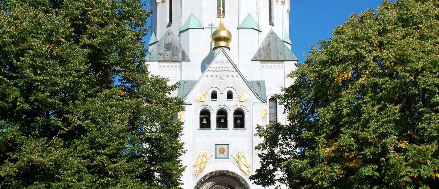 Russische Gedächtniskirche St. Alexej - Kultur in Leipzig Blick auf die Russische Gedächtniskirche St. Alexej mit dem unverwechselbaren Zwiebelturm die zu Gedenken der gefallenen russischen Soldaten der Völkerschlacht bei Leipzig 1813 erbaut wurde, Geschichte von Leipzig, Kultureinrichtung