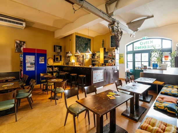 Cineding, Innenraum mit Bar