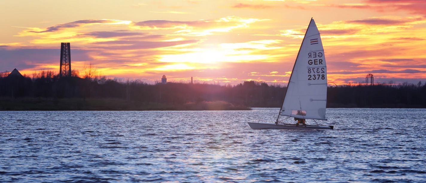 Plachtění na jezeře Cospudener See – Leipziger Neuseenland © Philipp Kirschner