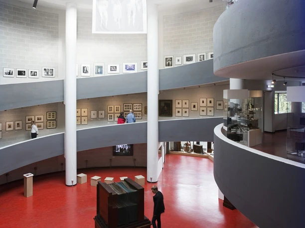 The foyer is also an exhibition space in the Deutsches Fotomuseum with the round staircases on the walls, Verborgenes Leipzig, art, cultural institution, gallery