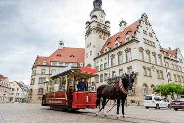 Pferdebahn vor dem Döbelner Rathaus © Christian Hüller Fotografie